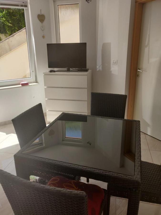 Letizia Apartment Banjole Exterior foto